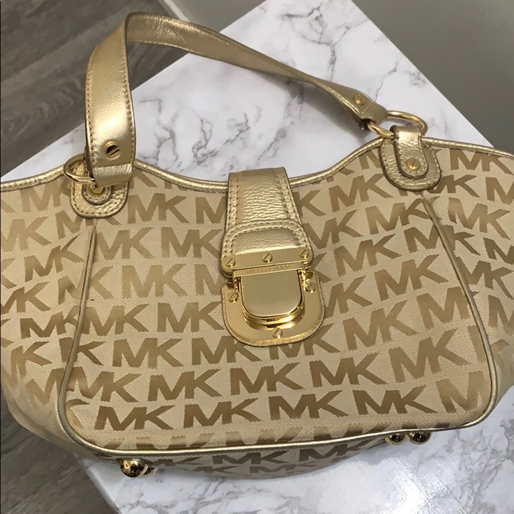 Michael kors medium tote